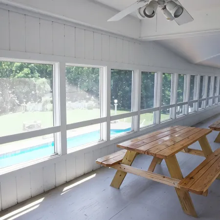 Lake estate on Old Hickory with pool and hot tub, convenient to Nashville