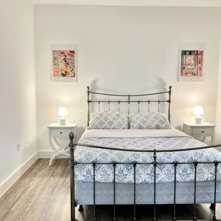 Stylish 2BR/2BA Apt near NYC Free Parking Full Kitchen & W/D