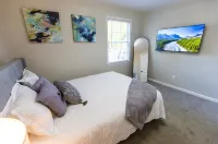 USC Cottage - Sleeps 8+ Wheel Chair Accessible - 4-Star