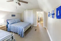 Charming 3-bedroom house in wonderful Muskegon with WiFi, AC - Wifi