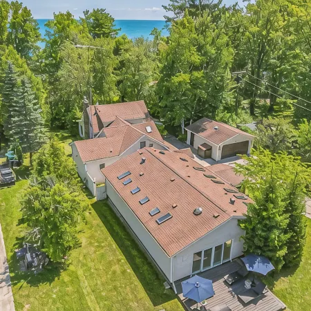 Perfect 5-bedroom house with private beach, indoor pool, in charming Carsonville