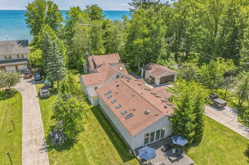 Perfect 5-bedroom house with private beach, indoor pool, in charming Carsonville - Wifi