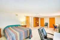 Twin Pines Lakehouse: Scenic waterfront family retreat! Nature, Fishing, Kayaks! - 民宿