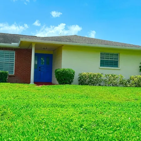 Heated Pool and  Spa Family Retreat-Near Anna Maria Island and Bradenton Beach.