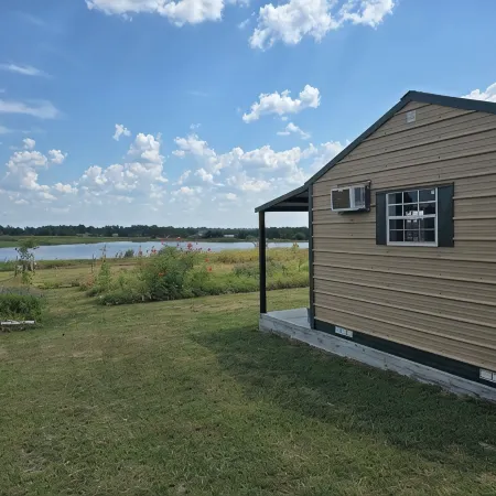 Cozy Cottage With a View in La Grange