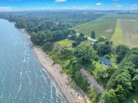 Shoreline Serenity - 2 Private Acres - 4-Star