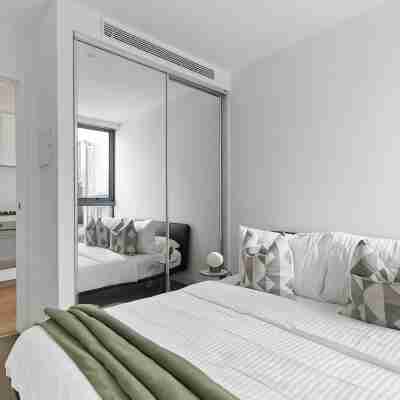 A Cozy Apt with City Views Near Crown Casino Rooms