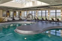 Four Points by Sheraton Munich Arabellapark - piscina