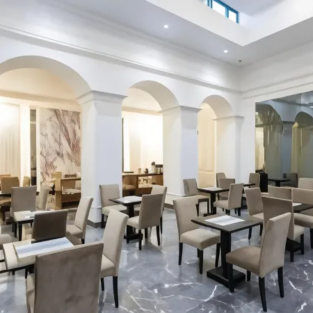 Hotel Majestic Отели рядом с достопримечательностью «Хаммам Зиани»