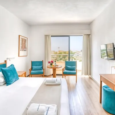 Paphos Gardens Holiday Resort โรงแรมใกล้Paphos Harbour