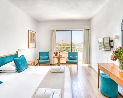 Paphos Gardens Holiday Resort Hoteles cerca de Playa SODAP