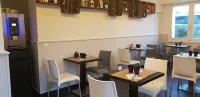 Hôtel la Baïne - breakfast