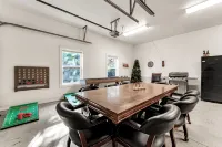 Luxury Lakeview w/Private Pool • Fireplaces • Game Garage • Sleeps Large Groups - 4 stelle