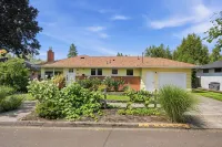 Hideaway House - Cozy Wine Country Escape in the Heart of McMinnville - 4-Star