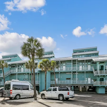 Waterfront 3-bedroom palm beach paradise with a pool on Pensacola Beach