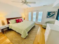Relaxing Lakefront Home with Brand New Dock and Immaculate Vibes - 3-Star