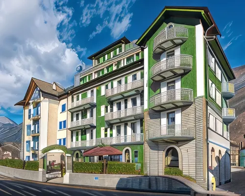 Hotel San Lorenzo Hotele w: Bormio