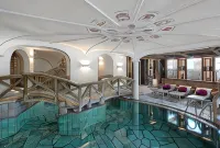 Hotel la Perla: the Leading Hotels of the World