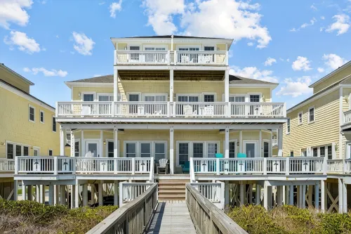 Oceanfront Family Retreat / Pool, Hot Tub, Elevator, Well Stocked Kitchen