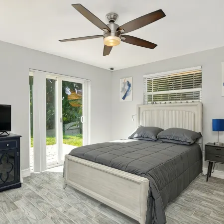4 Bedroom house just 3 minute drive from Naples beach