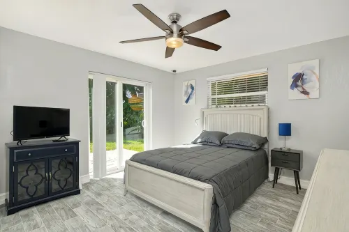 4 Bedroom house just 3 minute drive from Naples beach