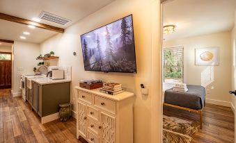 Cozy 2 Br, 2 BA Cottage in Downtown Dahlonega!