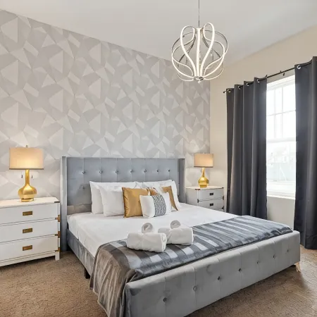 Spacious 5-bedroom townhome in phenomenal Four Corners with WiFi, AC