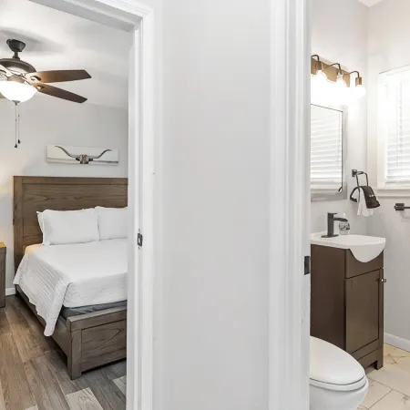 Charming 1-bedroom home with AC and WiFi in lovely Fort Worth