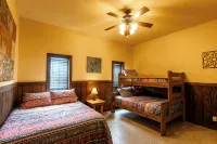 Casa Bella @ Buchanan Vacation Homes - Pool & Free Frio River Access - 3-Star