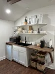 Serene & Cozy Bungalow with 1 bedroom and WiFi, AC in peaceful Kernersville - 4-Star