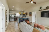 Desert Bliss - Stylish Kennewick 2-bed Home - 4-Sterne