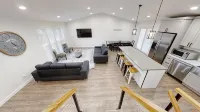 Modern and Cozy 4-bedroom home - Homestays