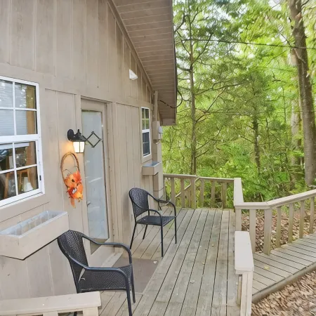 Riverview 1 Bedroom Cabin by RedAwning