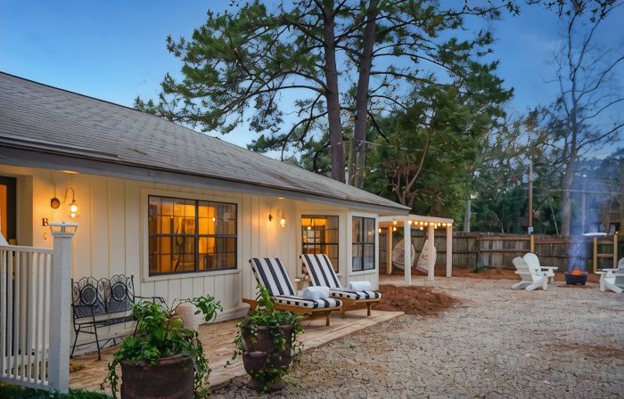 Le Hibou Blanc (B) - Fairhope: Laid-back Sophistication