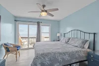 “Shore Thing” at our spacious Beachfront Oasis - WEST - Kitchens