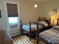 Loaded Kitchen • Sleeps 6, Seats 10 • Walk to Dining • 15 Min to Stowe Mountain - 公寓