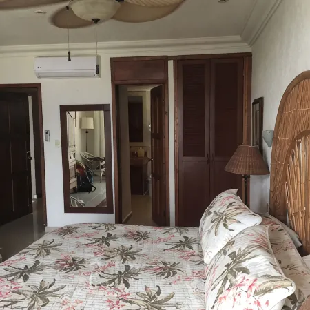 Affordable Luxury-Newly Renovated Beachfront Condo-Vacation Paradise