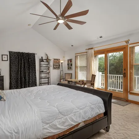 Venus Studio: Hottub, King Bed, Kayak, Bikes, SUP,