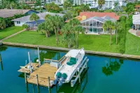 Waterfront - Private Pool