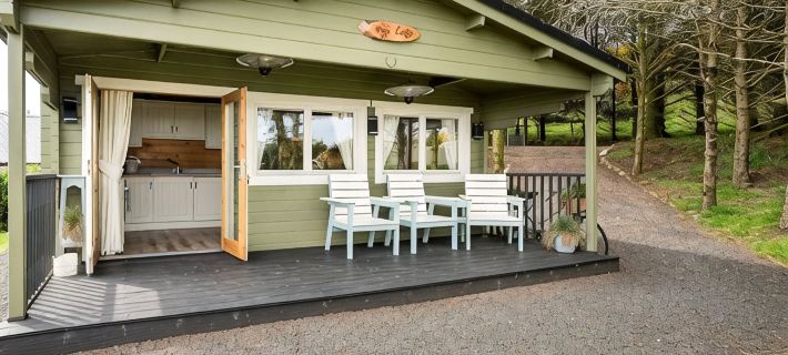 Private luxury log cabin with hot tub and stunning views! Hotels in Ballycastle