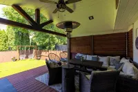 Gather in Saskatoon - Hot Tub 85" TV, Deck, Bbq, Trampoline, Games Room, 5Bdrm - โฮมสเตย์