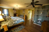 Climb On Inn-RRG- 3BD & 2BA - Outdoor Adventure Paradise- Pet Friendly -Cozy - 홈스테이
