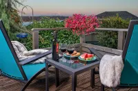 Cottage with Puget Sound, Mount Rainier, & Olympic Views - 4-Star