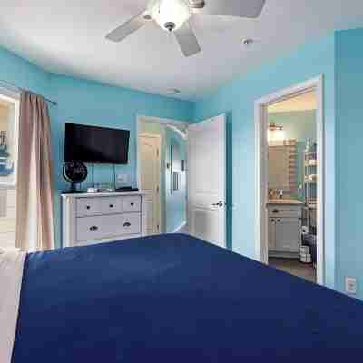 Adorable Condo Overlooking the Heated Pool! Rooms