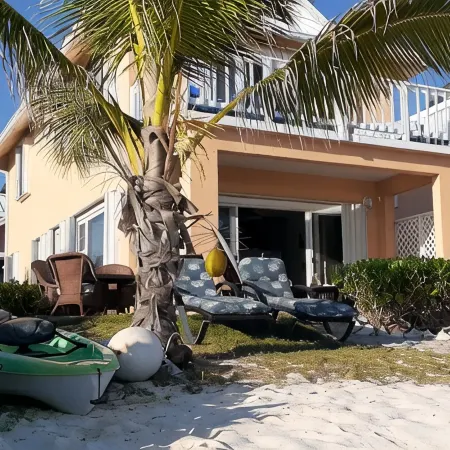 Mahogany Point 5: 3 BR / 3 BA villa in North Side, Sleeps 6