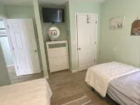 Watch the Sunrise Over the Bay<br>3 minute walk to the beach! - balcony
