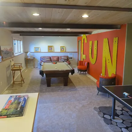 Breathtaking Views of Yellowstone on the Yellowstone River in a Luxury Lodge!