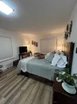 Race City Pit Stop a charming MCM 4-bdrm house with WiFi and AC in Mooresville - Homestays