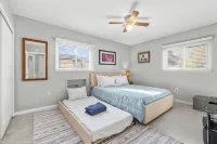 Pet Friendly. Minutes to Beaches. Charming 2-bedroom house in adorable Sarasota.