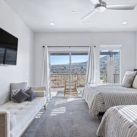 Spacious 5 Bedrooms 6 Bathrooms Near Zion Private Pool & Extra Large Hot Tub